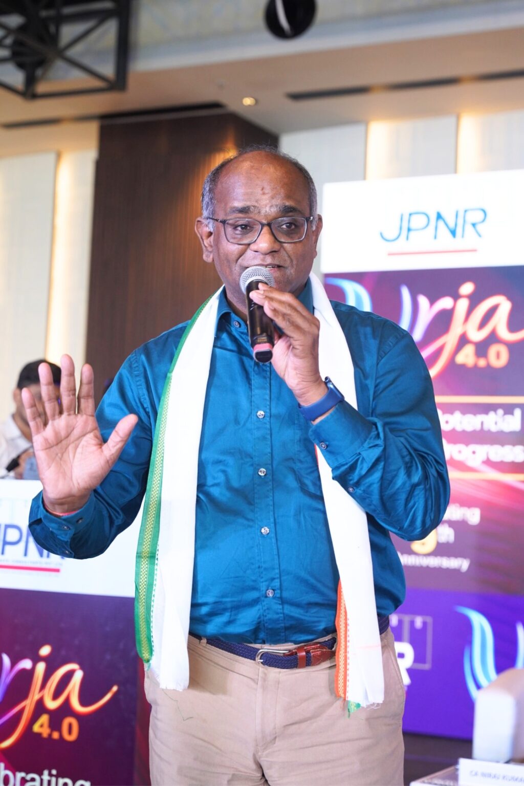 Anil Kariwala speaking on stage